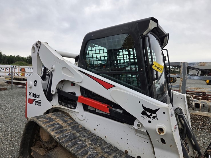 2020-bobcat-t740-image-17