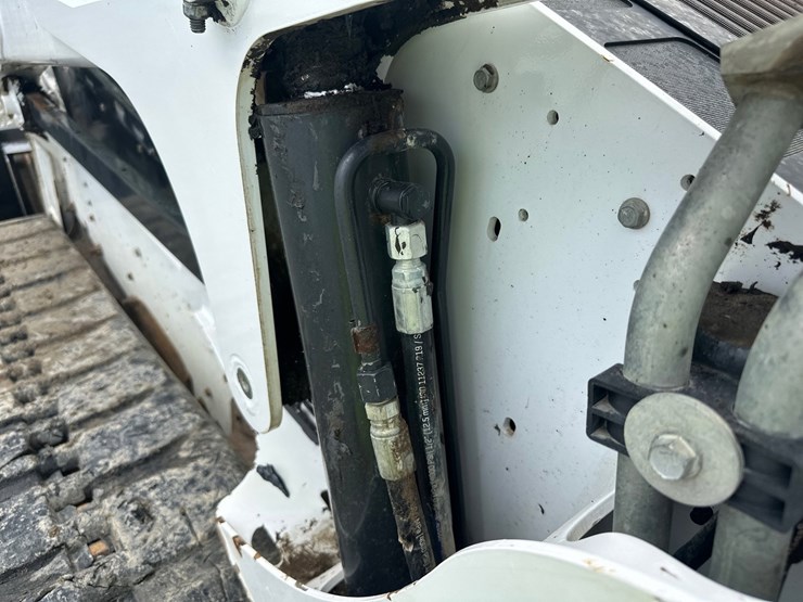 2020-bobcat-t740-image-16