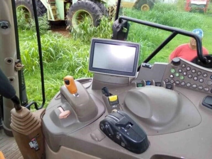 2012-john-deere-6210r-image-16