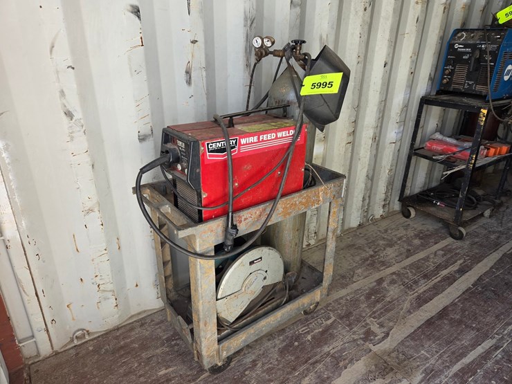 #5995-•-century-130-mig-welder-w/tank,-cart,-makita-saw,-and-blades-image-10