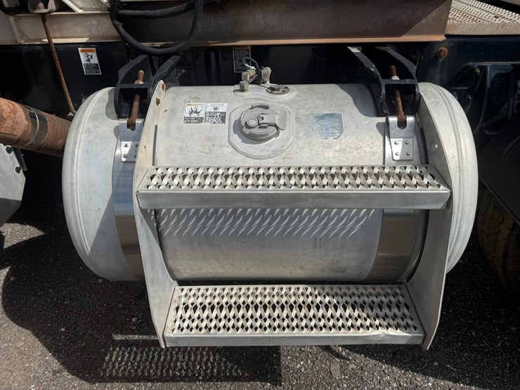 #1362-•-2010-peterbilt-day-cab-truck-tractor-image-36