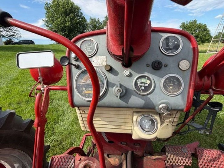1962-farmall-560-diesel-image-13