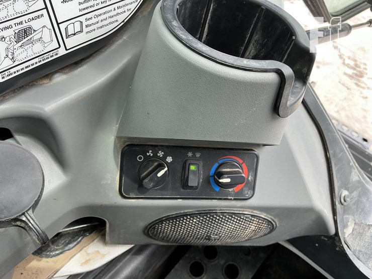 2023-bobcat-t770-image-16