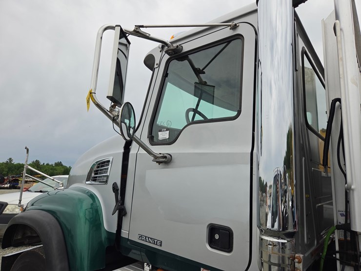 2007-mack-granite-cv713-image-16