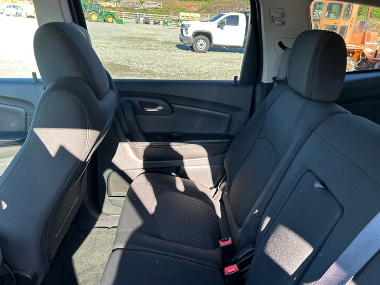 2012-chevrolet-traverse-image-34