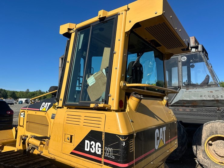 2004-caterpillar-d3g-xl-image-10