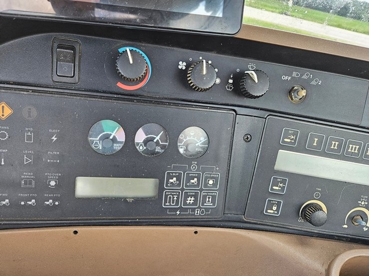 john-deere-8300-image-32