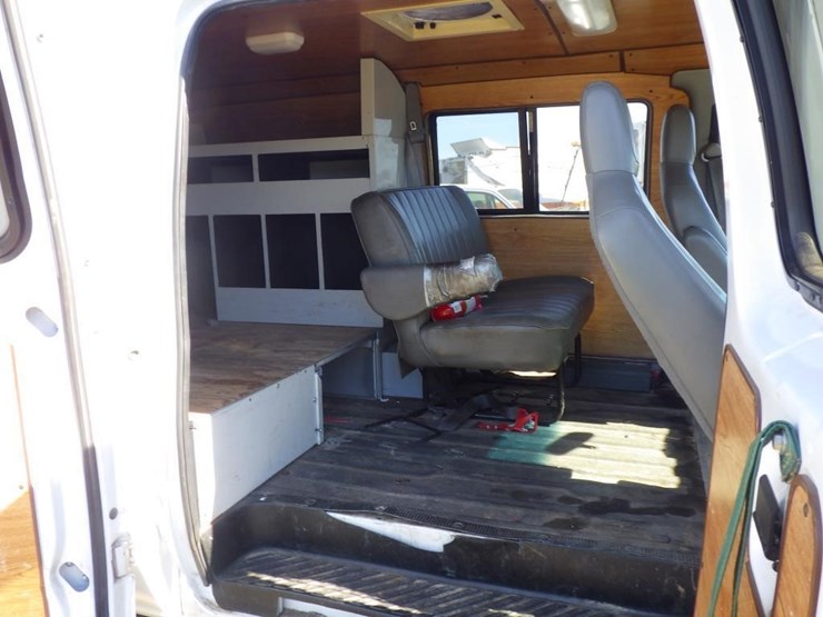 2011-ford-econoline-350-image-7