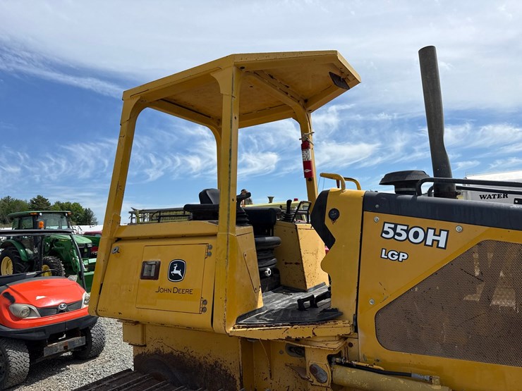 deere-550h-image-31
