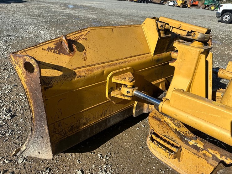 2004-caterpillar-d3g-xl-image-23