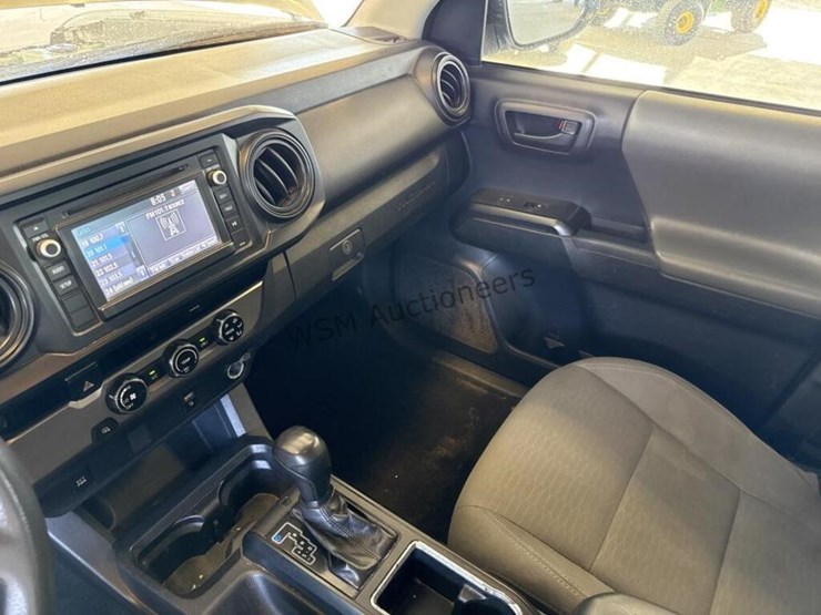 2017-toyota-tacoma-image-19