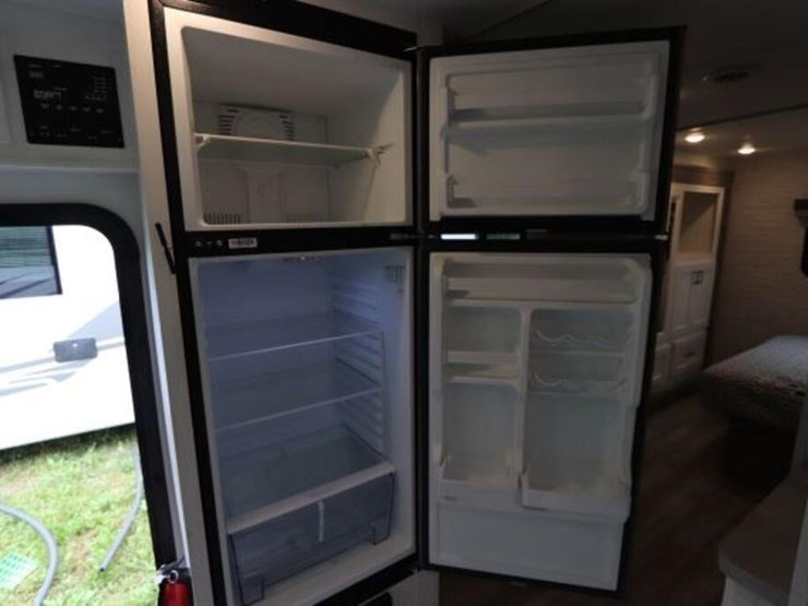 2025-ford-transit-image-35