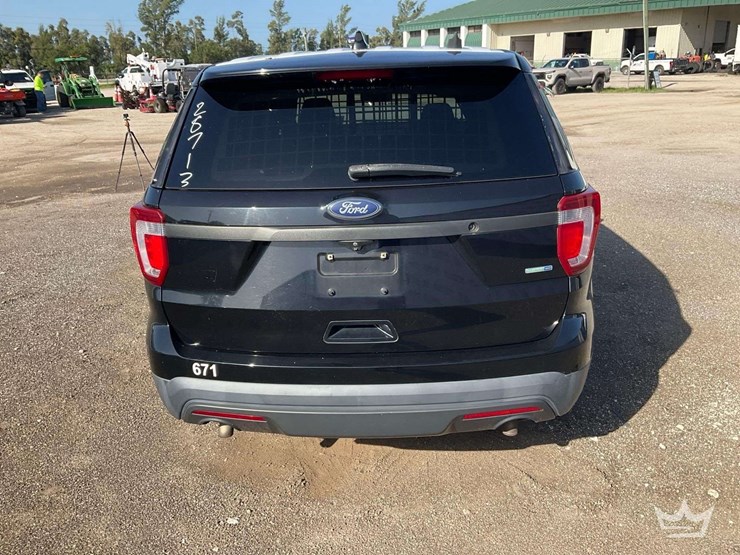 2016-ford-explorer-image-27