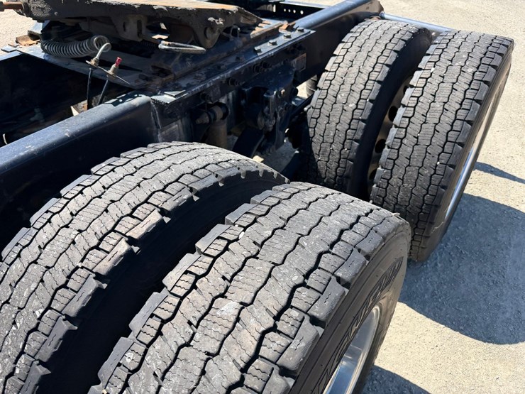 2018-kenworth-t680-image-34