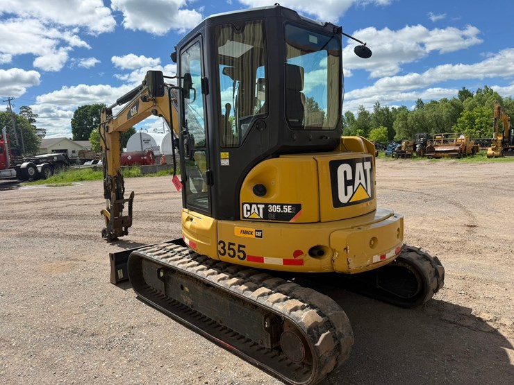 caterpillar-305.5e2-image-3