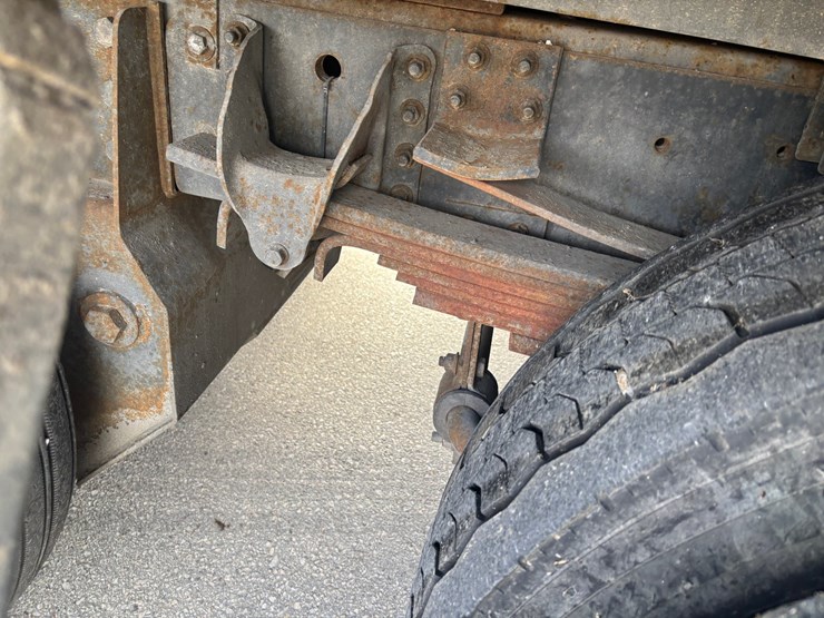 2005-gmc-t7500-image-80