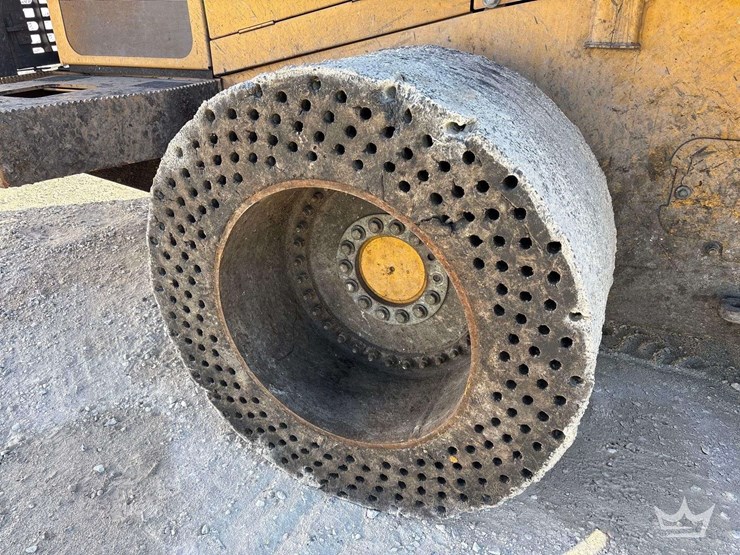 2014-deere-644k-image-35