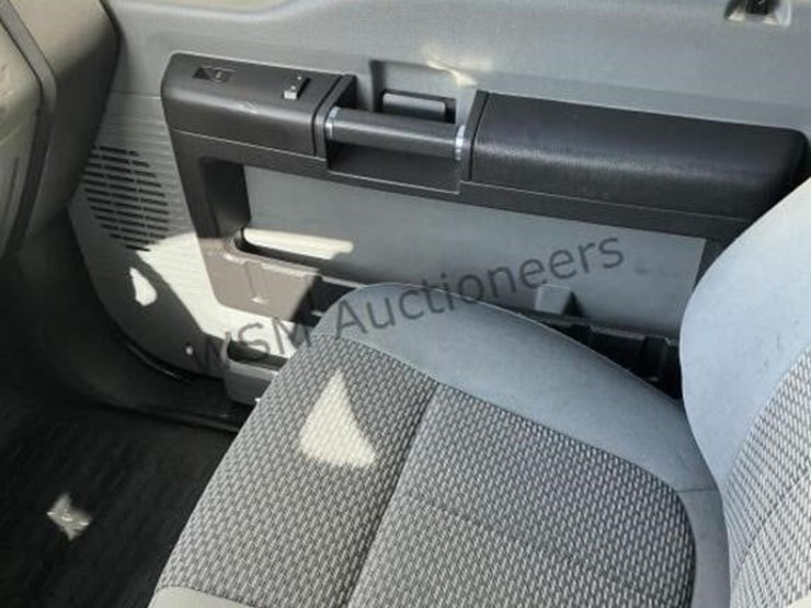 2015-ford-f550-image-24