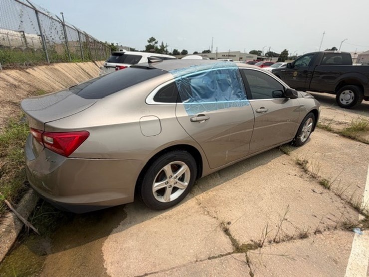 #79-•-2022-chevrolet-malibu-image-3