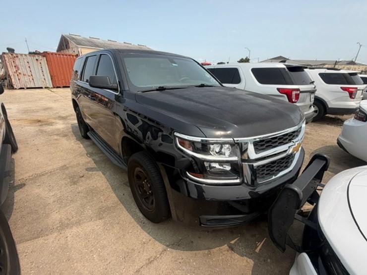 2017-chevrolet-tahoe-image-2