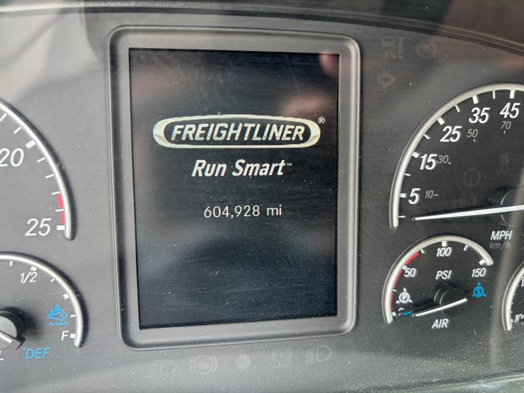 2021-freightliner-cascadia-126-image-58