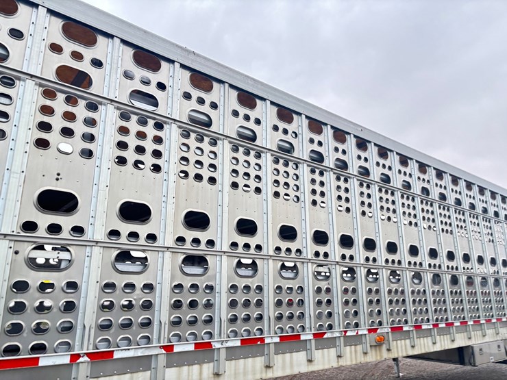 2017-eby-livestock-trailer-image-17