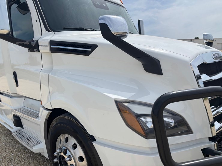 2021-freightliner-cascadia-126-image-27