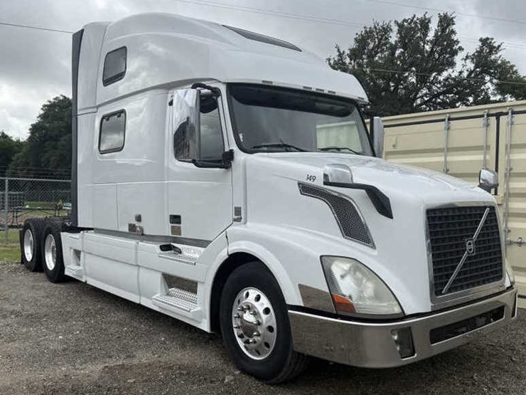 #14-•-2013-volvo-tractor-truck-730-model-image-5