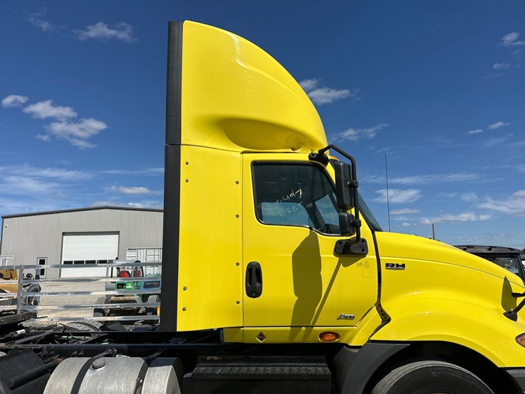 #60118-•-2019-international-rh613-day-cab-truck-tractor-image-21