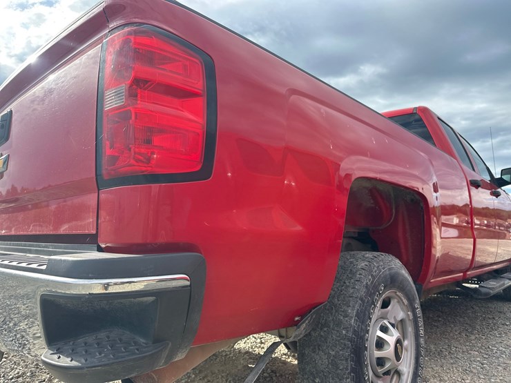 2015-chevrolet-silverado-2500hd-image-16