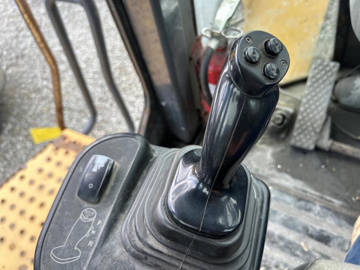2014-deere-824k-image-68
