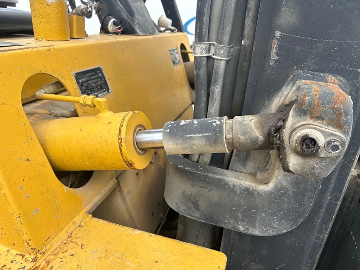1995-caterpillar-dp70-image-25