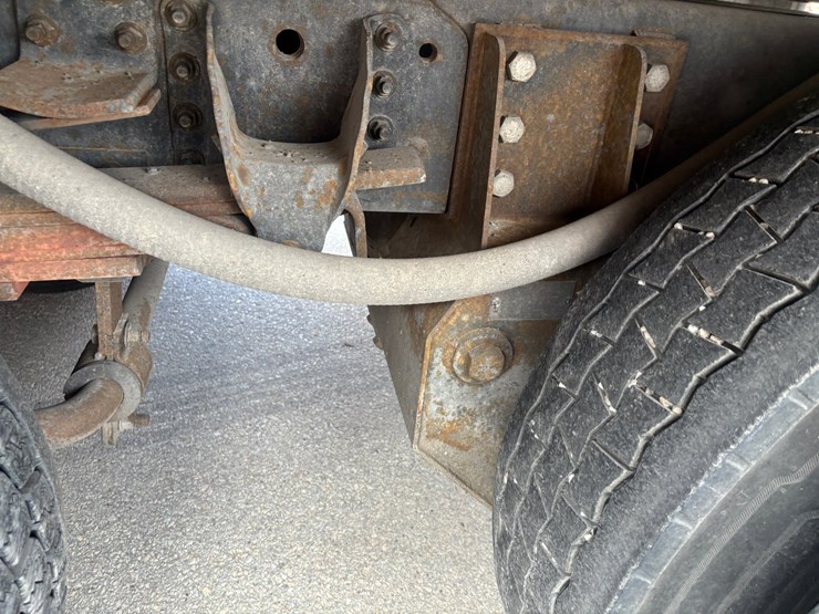 2005-gmc-t7500-image-83