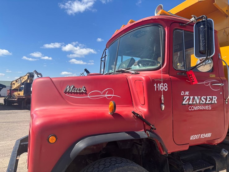 #2174-•-1984-mack-dm660-tandem-axle-dump-truck-image-10