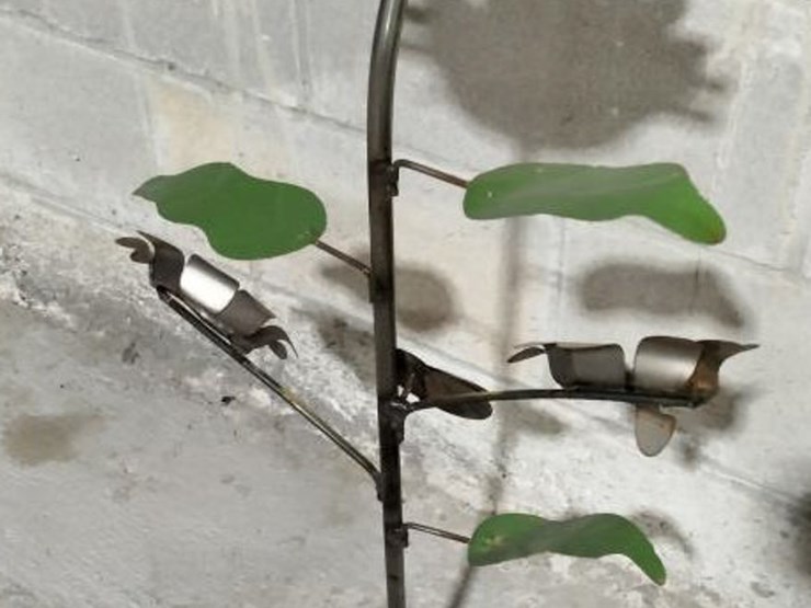 #32-•-metal-yard-art---sunflowers-w/-lady-bug-image-4
