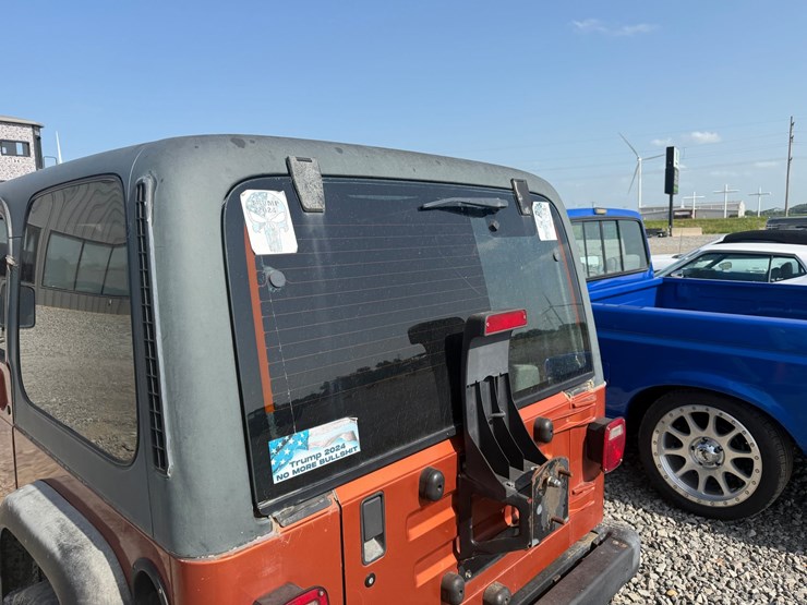 2001-jeep-wrangler-image-18
