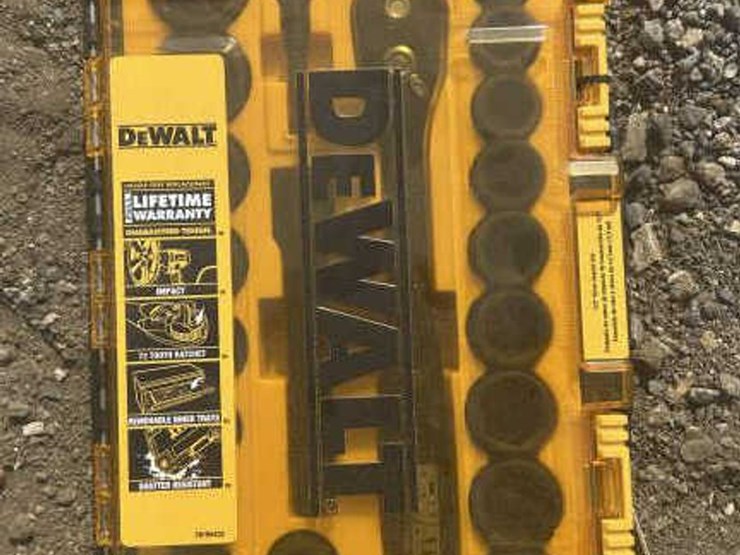 #106-•-dewalt-23-pc-1/2"-drive-impact-set-image-3