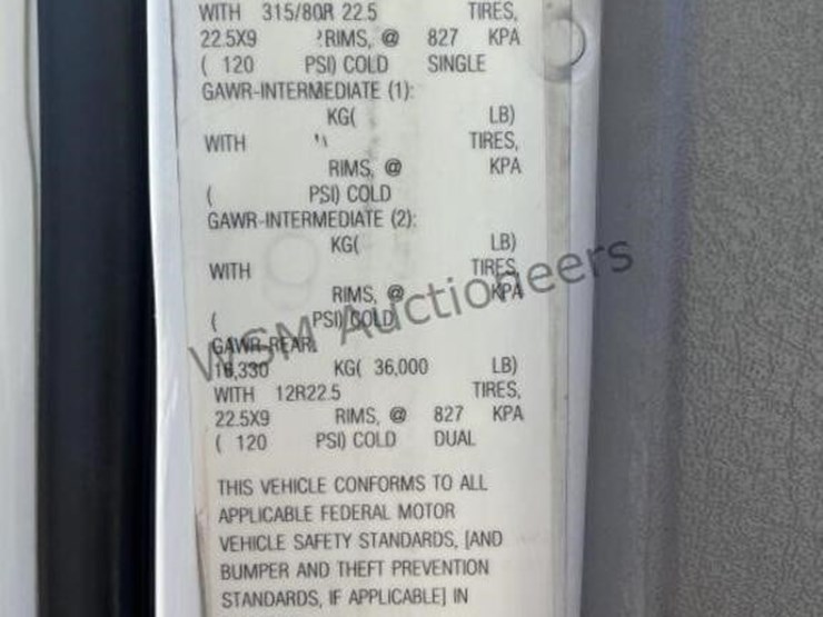 2013-freightliner-m2-106-image-27