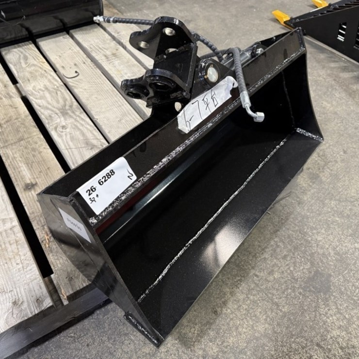 2026 Future 32" Tilting Muck Bucket