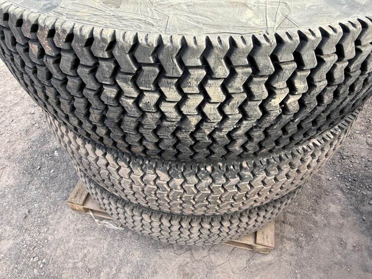 #1335-•-michelin-tires-with-rims-image-5