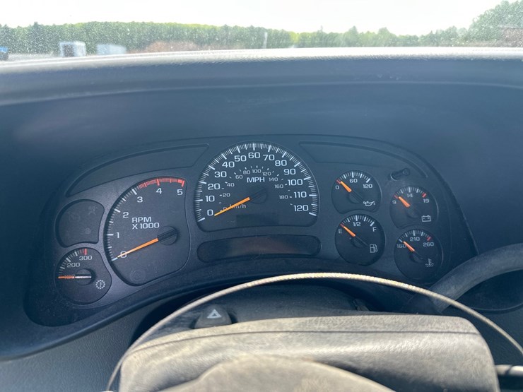 2005-chevrolet-3500-image-26