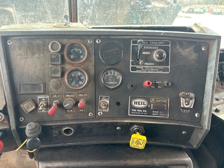 1981-mack-dm600-image-46