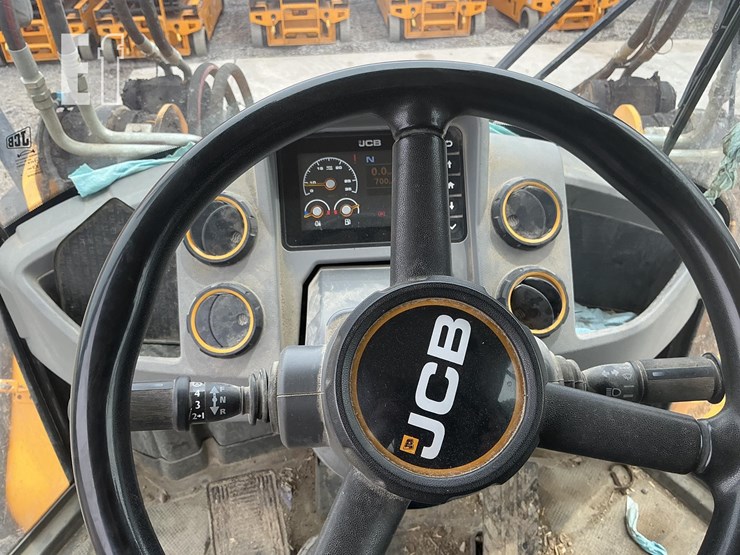 2018-jcb-427-image-15