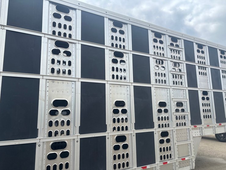 #2150-•-2017-barrett-53'-cattle-semi-trailer-image-11