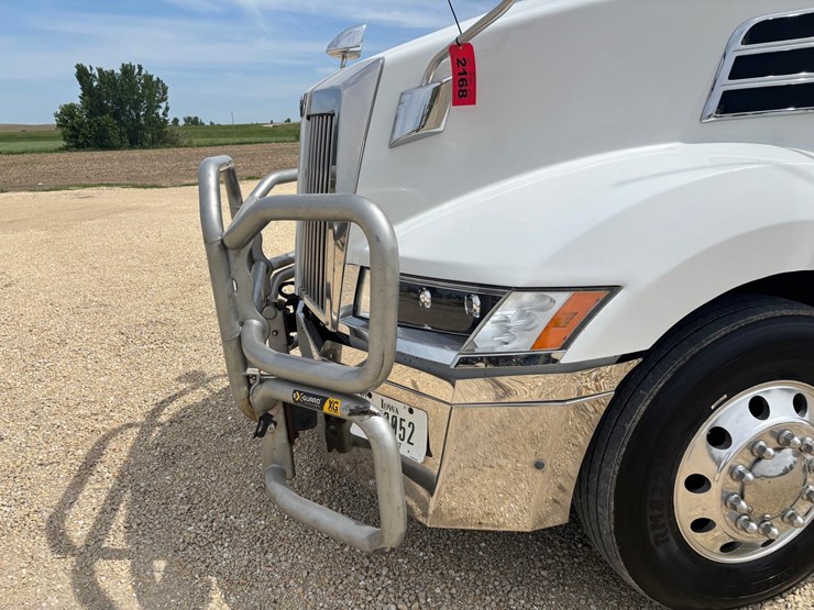 2020-western-star-5700xe-image-19