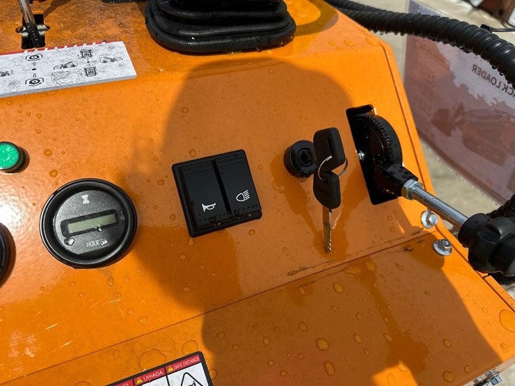 #5042-•-arteer-qb-480-mini-skid-steer-image-20