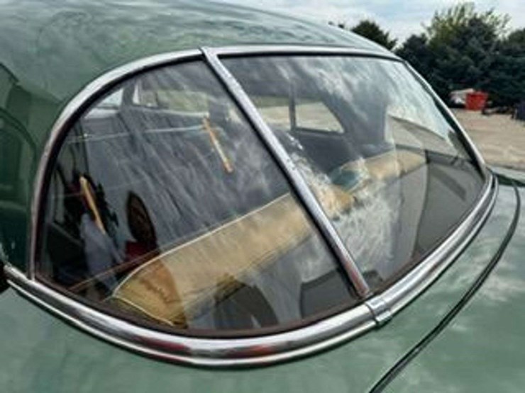 1951-packard-four-door-sedan-image-13