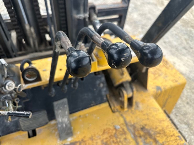 1995-caterpillar-dp70-image-37