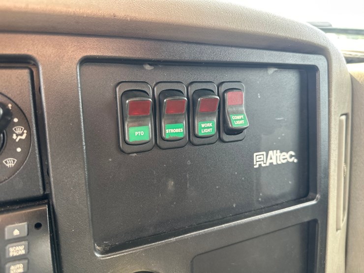 2013-international-durastar-4300-image-65