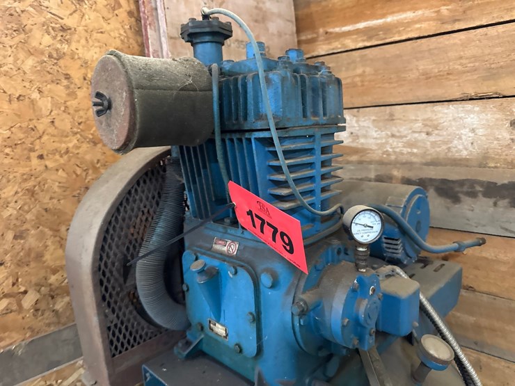 #1779-•-cochrane-100-gallon-air-compressor-image-6